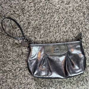 COACH SILVER METALLIC WRISTLET